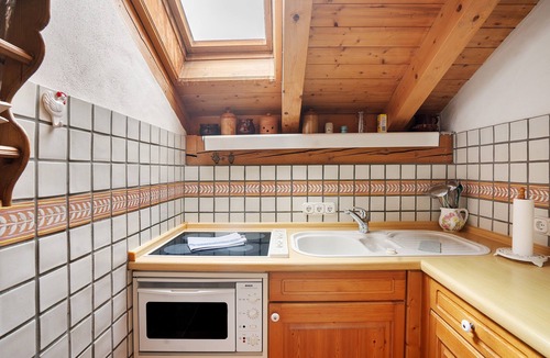 Mittenwald Apartment | Apartment 'Edelweiß Nr 5' with Mountain View, Shared Garden and Wi-Fi