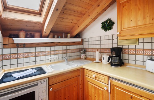 Mittenwald Apartment | Apartment 'Edelweiß Nr 5' with Mountain View, Shared Garden and Wi-Fi