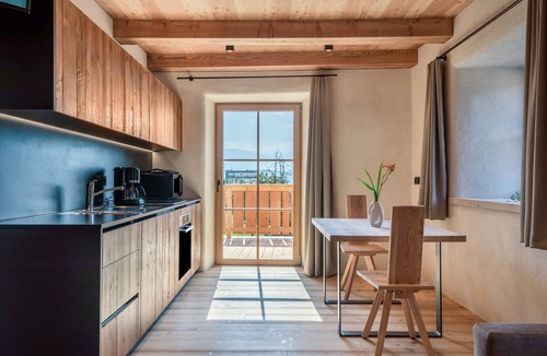San Genesio Atesino Apartment | Apartment Egger an der Lahn - Dolomiten with Mountain View, Terrace & Wi-Fi