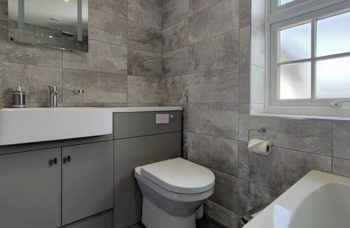 Pagham Cottage | Apartment Eight at Barton Manor - UK39563