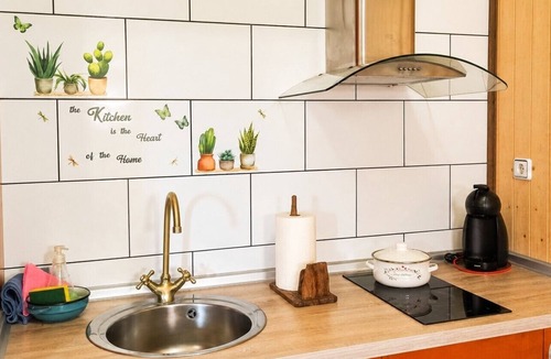 Abalos Apartment | Apartment 'El Guardaviñas Periquita' with Mountain View, Shared Terrace and Wi-Fi