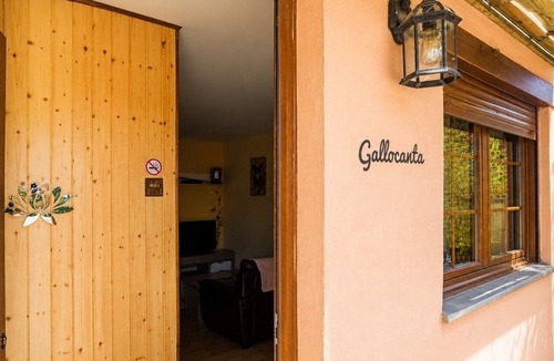 Abalos Apartment | Apartment 'El Guardaviñas Gallocanta' with Mountain View, Shared Terrace and Wi-Fi