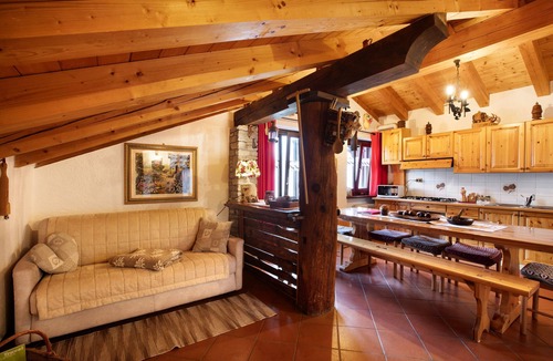 Gressan Apartment | Apartment 'Elois' with Mountain View, Shared Terrace and Wi-Fi
