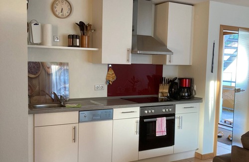 Glems Apartment | Apartment 'Erdgeschoss' with Mountain View, Shared Terrace and Wi-Fi