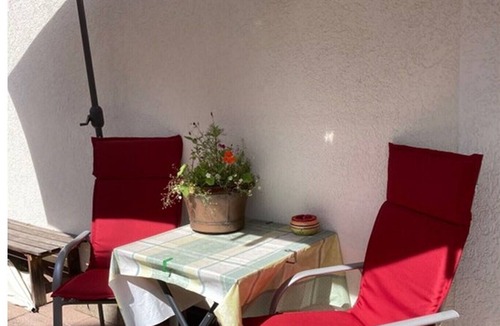 Glems Apartment | Apartment 'Erdgeschoss' with Mountain View, Shared Terrace and Wi-Fi