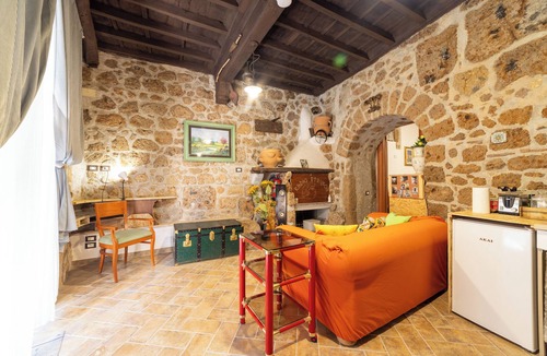 Sutri Apartment | APARTMENT ETRUSCAN EXPERIENCES IN THE VILLAGE OF SUTRI