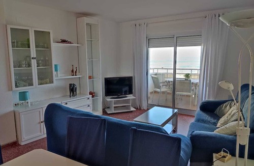 Sueca Apartment | Apartment facing the sea, with private access to the beach and pool.