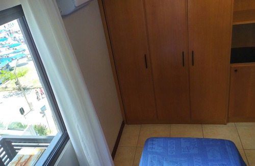Andorinha Apartment | Apartment facing the sea in the central area of Meia Praia.