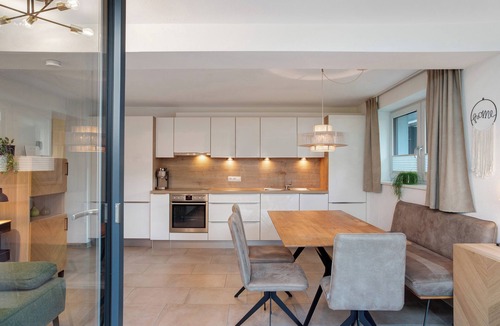 Volders Apartment | Apartment 'Familiengarten' with Mountain View, Private Terrace and Wi-Fi