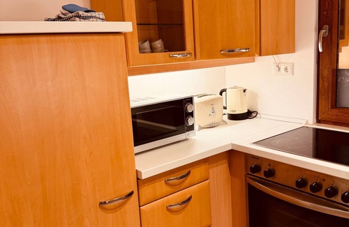 Salzweg Apartment | Apartment 'Felix Living 10' with Private Terrace, Shared Garden and Wi-Fi