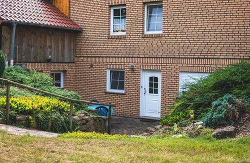 Gransdorf Apartment | Apartment 'Ferienwohnung Haus Biggi' with Private Terrace, Private Garden and Wi-Fi