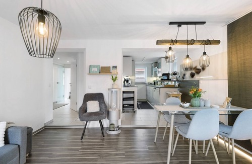 Lenningen Apartment | Apartment 'Ferienwohnung Mittenglück' with Shared Garden, Balcony and Wi-Fi