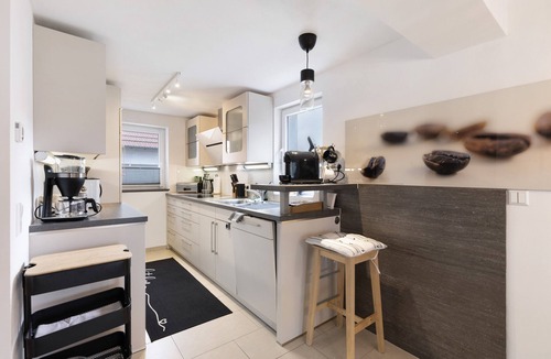 Lenningen Apartment | Apartment 'Ferienwohnung Mittenglück' with Shared Garden, Balcony and Wi-Fi