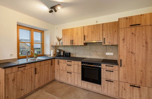 Schechen Apartment | Apartment 'Ferienwohnung Eberlhof' with Mountain View, Shared Garden and Wi-Fi