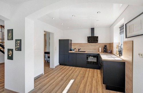 Bottrop Apartment | Apartment 'Ferienwohnung "Am Waldrand"' with Wi-Fi and Air Conditioning