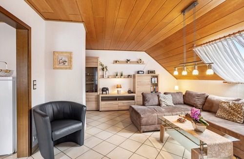 Hoppecke Apartment | Apartment 'Ferienwohnung Niemeier, 97qm' with Balcony and Wi-Fi