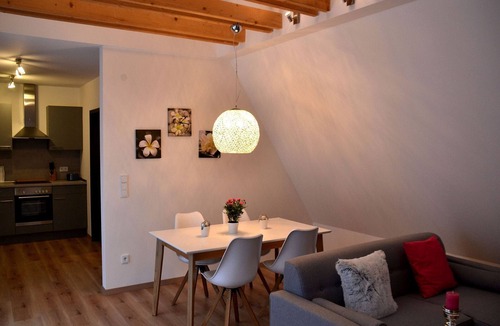 Iphofen Apartment | Apartment 'Ferienwohnung 4 Spätburgunder 56qm' with Shared Terrace, Balcony and Wi-Fi