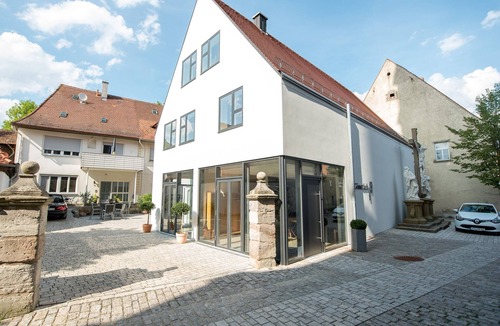Iphofen Apartment | Apartment 'Ferienwohnung 4 Spätburgunder 56qm' with Shared Terrace, Balcony and Wi-Fi