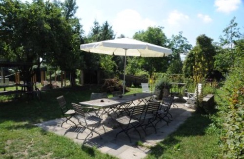 Paretz Apartment | Apartment 'Ferienwohnung 2 Mit Balkon' with Shared Terrace, Shared Garden and Wi-Fi
