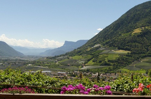 Lagundo Apartment | Apartment 'Ferienwohnung A2 Spisshof Nebenhaus' with Panoramic View, Shared Pool & Wi-Fi