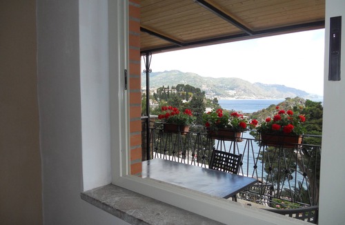 Mazzaro Apartment | apartment/flat - with a large terrace overlooking the sea