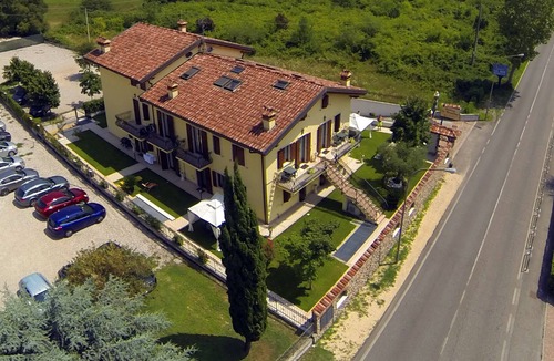 Borgo Roma Condo | Apartment for 3/4 people on the ground floor with garden