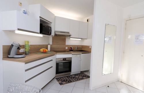 Saint-Raphael Apartment | Apartment for 4 by the sea, air-conditioned, Wifi, swimming pool and parking