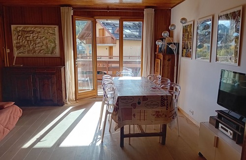 Chantemerle Apartment | Apartment for 6-8 people, 65 m². South-facing terrace. In the heart of the village at the foot of the slopes.