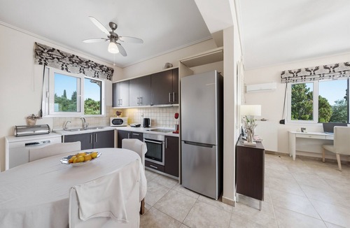 Alepou Apartment | Apartment 'Fox's Sunshine' with Balcony, Wi-Fi and Air Conditioning