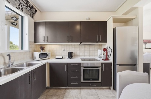 Alepou Apartment | Apartment 'Fox's Sunshine' with Balcony, Wi-Fi and Air Conditioning