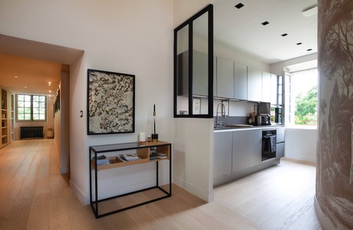 Chateauneuf-le-Rouge Apartment | Apartment 'Chateau En Provence' with Wi-Fi and Air Conditioning