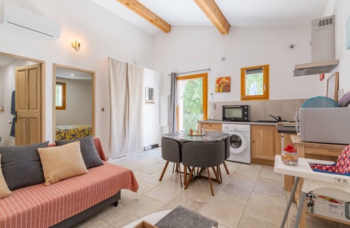 Croagnes Apartment | Apartment 'Le Petit Écureuil' with Shared Pool, Private Terrace and Wi-Fi