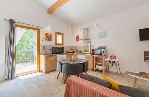 Croagnes Apartment | Apartment 'Le Petit Écureuil' with Shared Pool, Private Terrace and Wi-Fi
