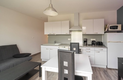 Saint-Simon-de-Bordes Apartment | Apartment 'Le Clos Du Champ De L'Amour - Pons' with Private Pool, Wi-Fi & Air Conditioning