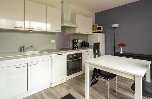 Saint-Simon-de-Bordes Apartment | Apartment 'Le Clos Du Champ De L'Amour - Pons' with Private Pool, Wi-Fi & Air Conditioning