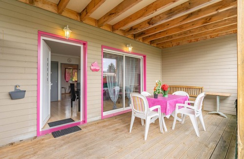 Saint-Simon-de-Bordes Apartment | Apartment 'Le Clos Du Champ De L'Amour - Royan' with Private Pool, Wi-Fi & Air Conditioning