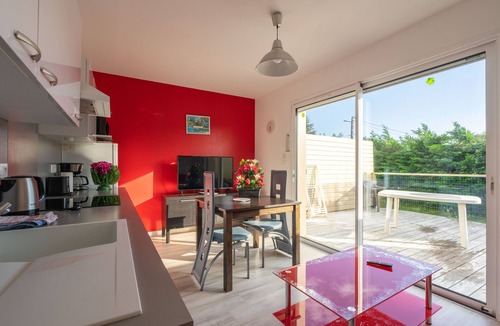 Saint-Simon-de-Bordes Apartment | Apartment 'Le Clos Du Champ De L'Amour - Meschers' with Private Pool, Wi-Fi & Air Conditioning