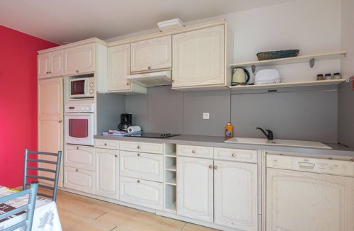 Saint-Simon-de-Bordes Apartment | Apartment 'Le Clos Du Champ De L'Amour - La Rochelle' with Private Pool, Wi-Fi and AC