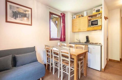 Saint-Sorlin-d'Arves Apartment | Apartment in Saint-Sorlin-d´Arves near ski