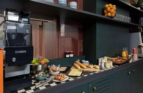 Suresnes Apartment | Apartment