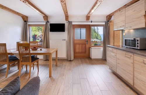 Stelvio Apartment | Apartment “Fragges Tscheppa” with Mountain View, Private Terrace and Wi-Fi