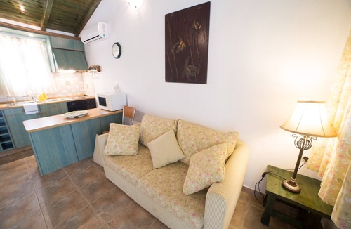 Ag. Georgios Apartment | Apartment 'Frini One-Bedroom' with Shared Pool, Wi-Fi and Air Conditioning