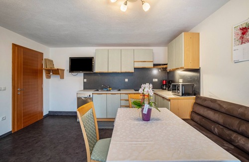 Brennero Apartment | Apartment 'Gartnerhof Glücksklee' with Mountain View, Shared Garden and Wi-Fi