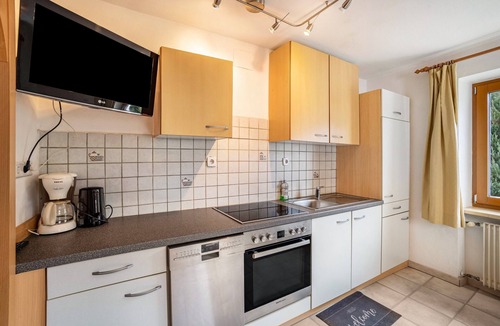 Brennero Apartment | Apartment 'Gartnerhof Rose' with Mountain View, Shared Garden and Wi-Fi