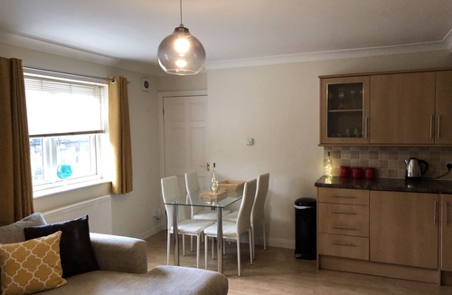 Harrogate Apartment | Apartment gem in Harrogate, gateway to The Dales. Pet-friendly!