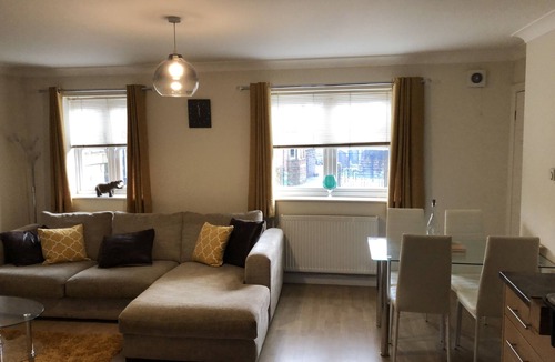 Harrogate Apartment | Apartment gem in Harrogate, gateway to The Dales. Pet-friendly!