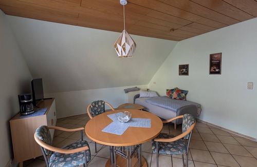 Weigendorf Apartment | Apartment 'Gerda' with Mountain View, Balcony and Wi-Fi