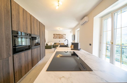 Postalesio Apartment | Apartment 'Giada Suite' with Mountain View, Wi-Fi and Air Conditioning