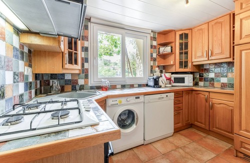 Villedieu Apartment | Apartment 'Gite Du Petit Bois - Bignone' with Shared Pool, Wi-Fi and Air Conditioning