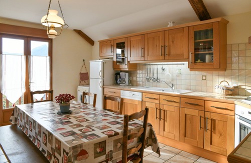 Chateauneuf Apartment | Apartment "Gîte Yveco" with Mountain View, Balcony and Wi-Fi